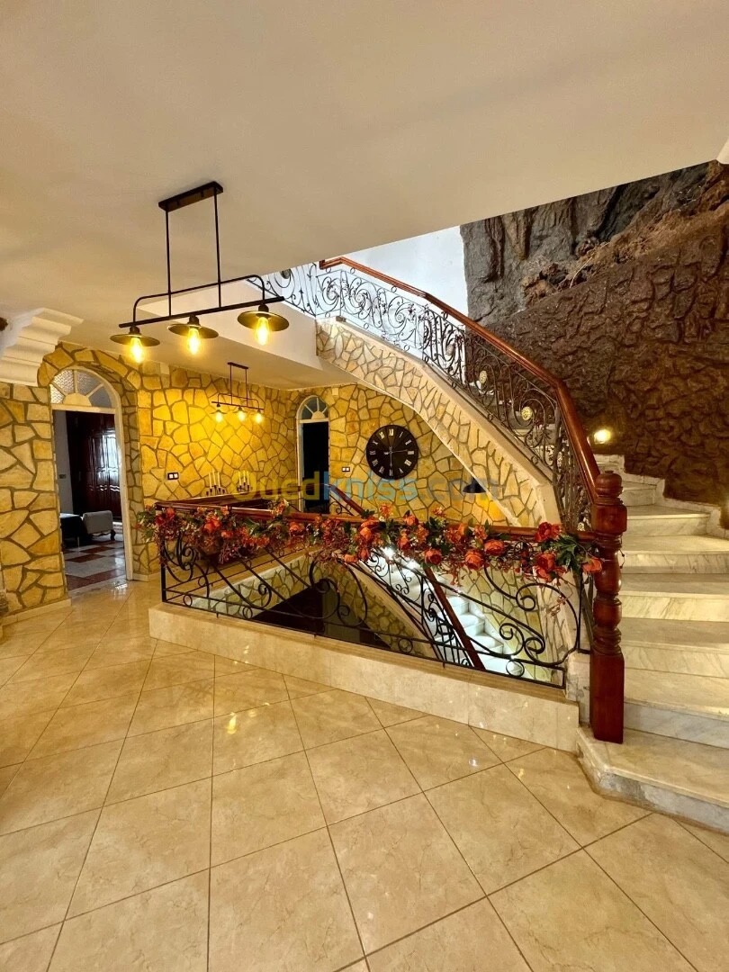 Magnifique villa avec piscine à Ain El Turck, Oran – Location saisonnière | Vue et confort