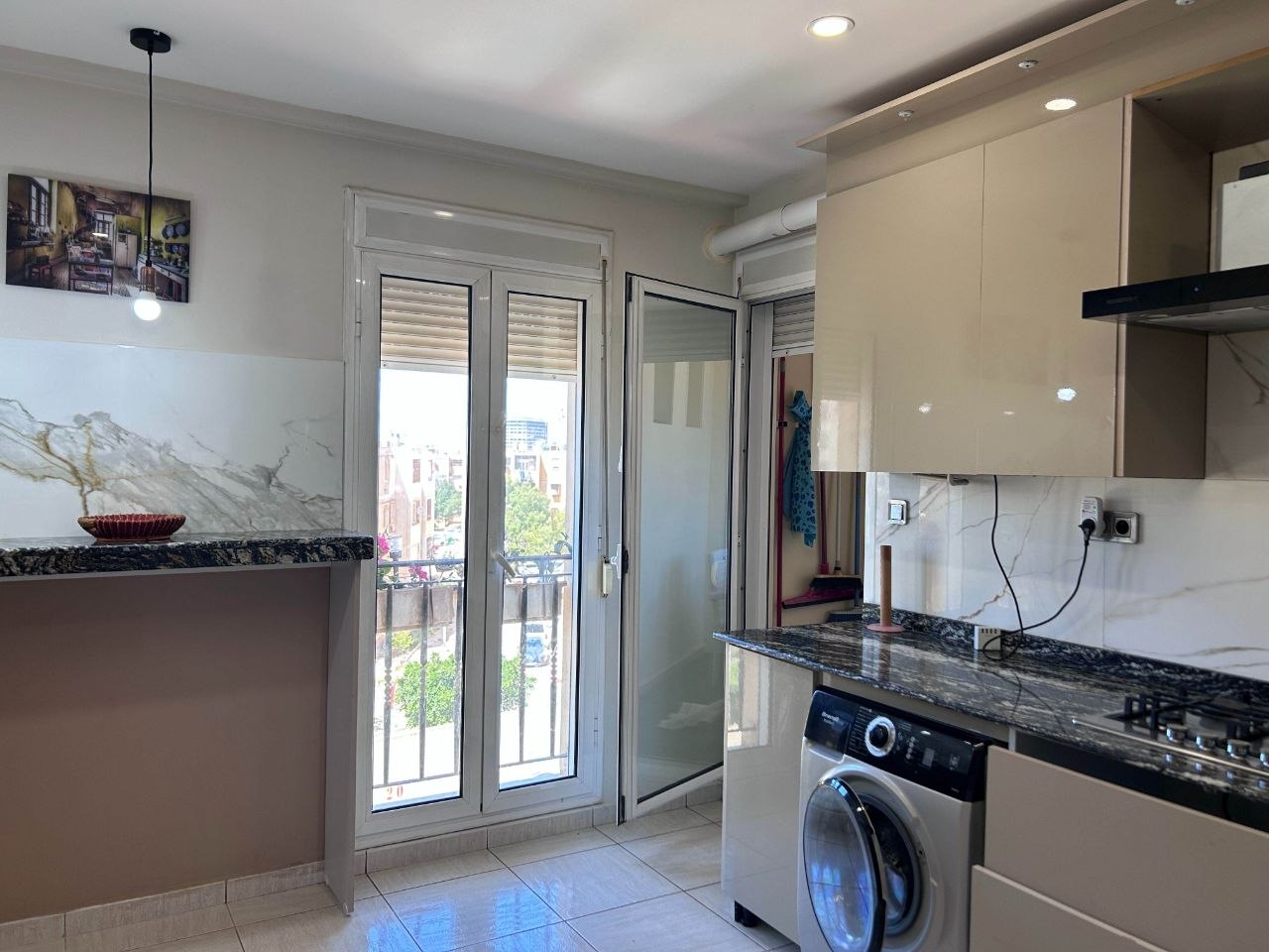 Appartement T3 équipé à Plaza Es-Seddikia – 100 m² avec vue sur jardin et parking